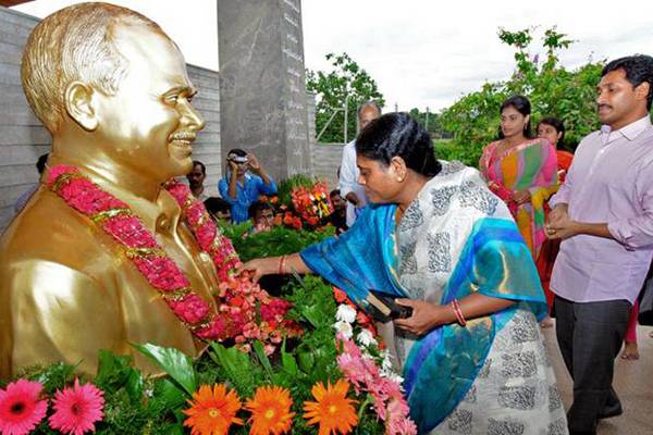 YSR Family Doubts YSR Death