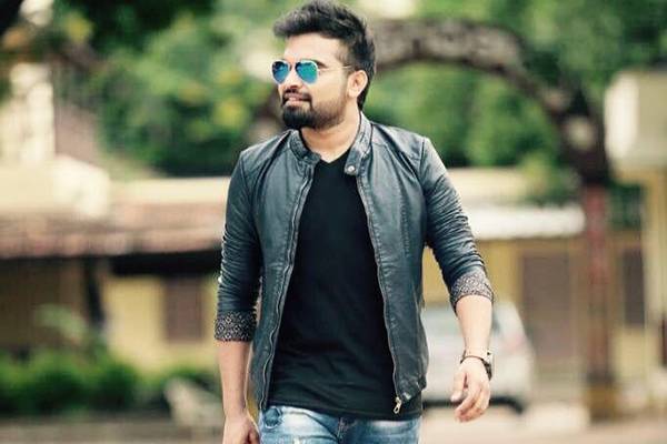 anchor Pradeep absconding drunk drive case