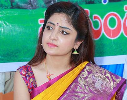 Poonam Kaur's Soft Response Against Mahesh Kathi