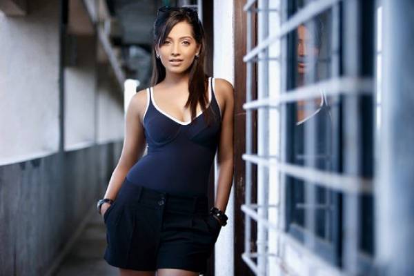 Actress-Meghna-Naidu-Files-Complaint-About-Her-Undergarments-Theft