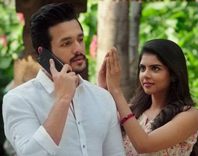 Akhil Akkineni 's Heroines Moving on Faster Than Him!