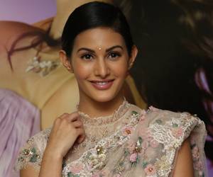 Amyra-Dastur-at-Manasuku-Nachindi-Audio-Launch-Stills
