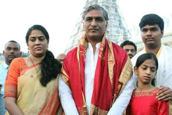 Harish-Rao-Gets-A-Warm-Reception-in-Andhra-Pradesh