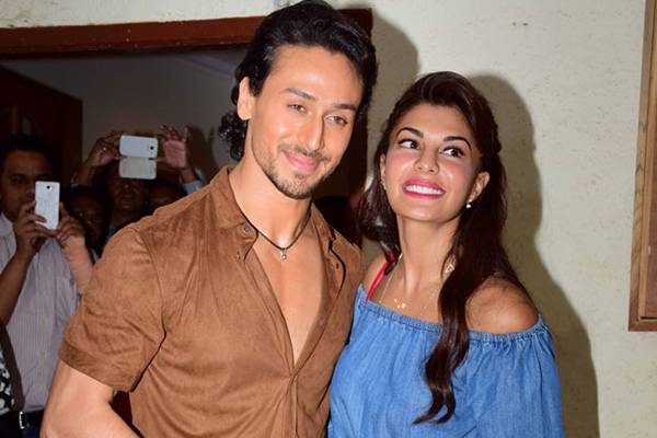  Jacqueline Fernandez dance for Madhuri Dixit Ek Do Teen Song
