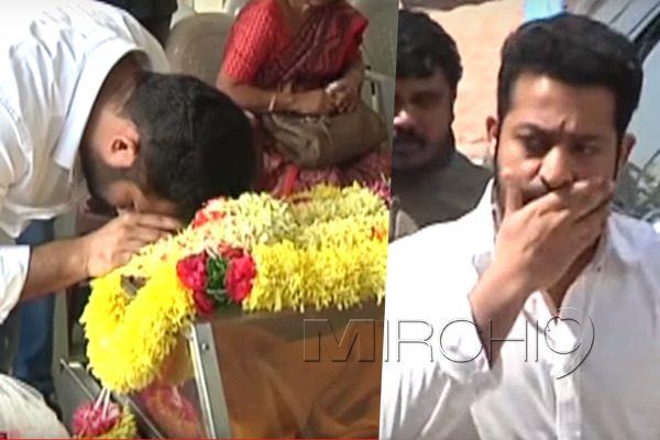 Jr-NTR-Tribute-to-Suma-Mother-In-Law