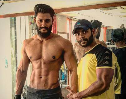 Jr-NTR's-Big-Boss-Guy-Prince-Cecil-Tryst-with--Six-Pack-Body