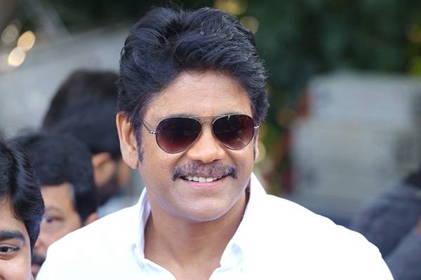 Nagarjuna Clothes Checking Habit After the Shoot-