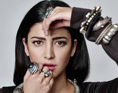 Nargis-Fakhri---Hawwt-Lady-Cooling-Herself-Down