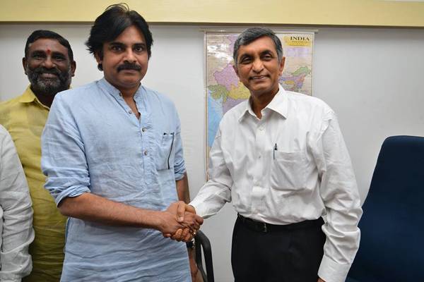 Pawan-Kalyan-Brings-Jaya-Prakash-Narayana-into-Proposed-JAC