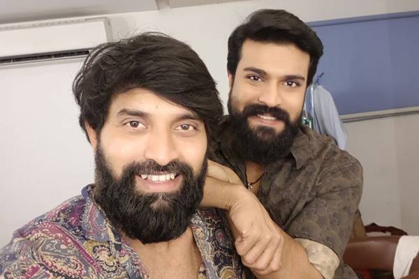 Pooja-Hegde-Marks-the-Wrap-of-Ram-Charan-Rangasthalam-Shoot