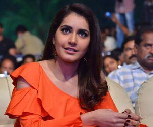 Raashi-Khanna-at-Tholi-Prema-Pre-Release-Event-Stills-Photos