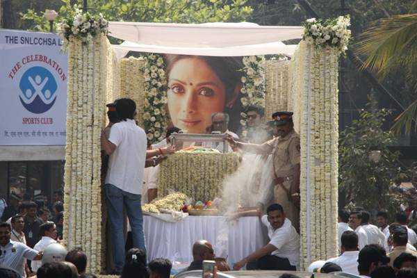 Sridevi-Final-Rites-Performed-With-State-Honors