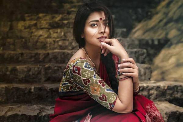 Fans-Pressurizing-Shriya-Saran-to-Follow-Samantha