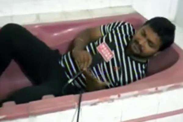 Heavy Criticism on Sridevi's Bathtub Cheap Act!