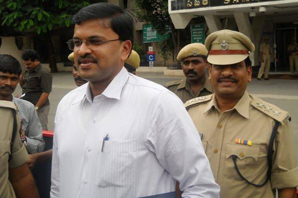 Ex-CBI JD Lakshmi Narayana To Enter Politics