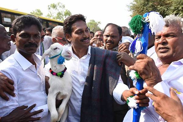 Jagan Reaches Half Way in Maha Padayatra