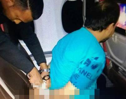 Passenger-Gets-Naked-on-Flight,-Harasses--Hostesses