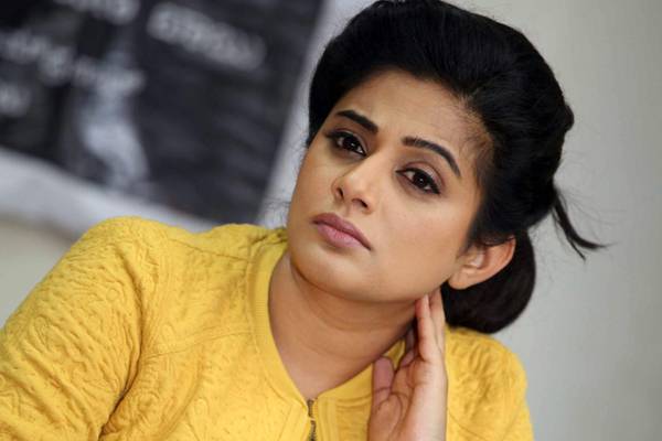 Priyamani-Back-to-Tollywood-with-a-Complaint
