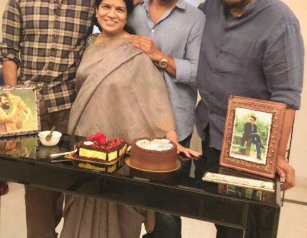 Striking-The-Perfect-Pose-For-Ram-Charan-Birthday