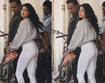 Wah!-What-a-Turn-Jhanvi-Kapoor!