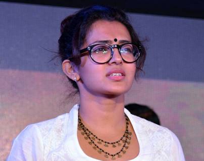 fans-abuse-actress-for-not-calling-mammootty--sir