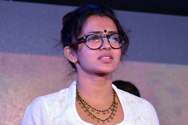 fans-abuse-actress-for-not-calling-mammootty-sir