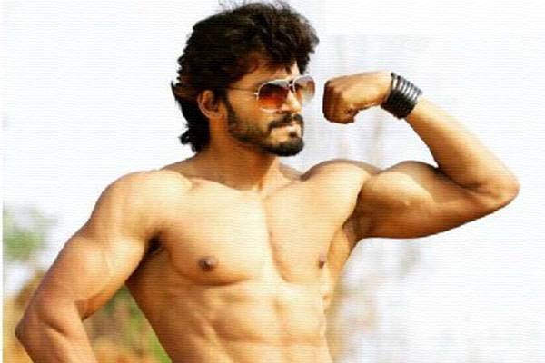 kannada actor Karthik Vikram fakes robbery!