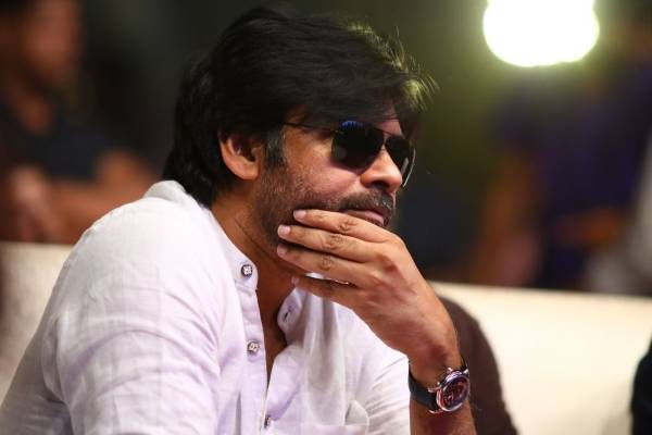 Ahead of 2019, Pawan Kalyan Sent Love to Chiranjeevi Fans