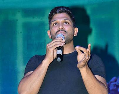 Allu Arjun Praises Ram Charan performance in rangasthalam