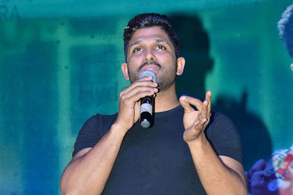 Allu Arjun Praises Ram Charan performance in rangasthalam