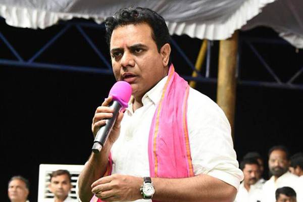 Angry Woman Gives A Mouthful to TRS Neta
