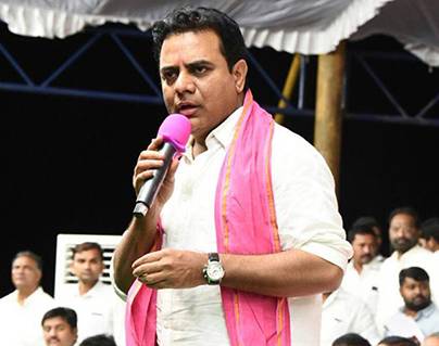 Angry Woman Gives A Mouthful to TRS Neta