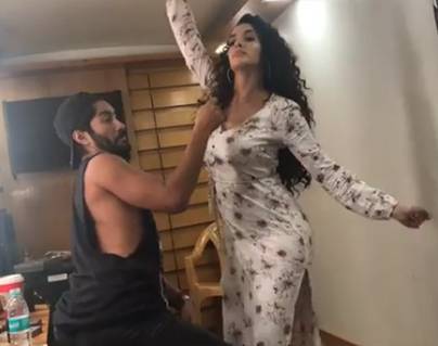 Baahubali-Girl-Nora-Fatehi's-Crazy-Dance-off-Screen!