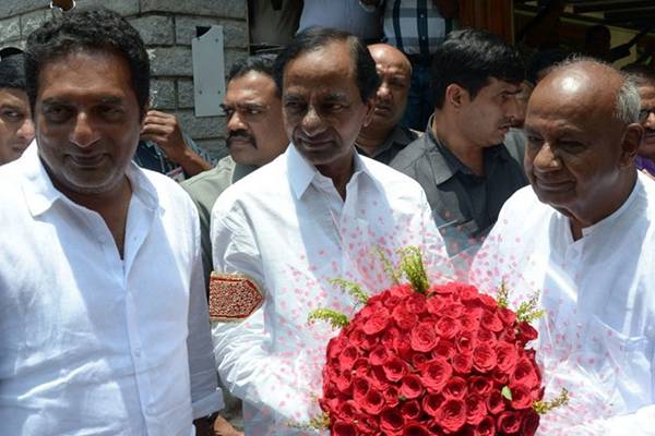 KCR - Deve Gowda -Prakash-Raj