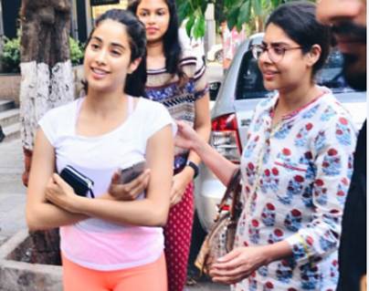 Most-Casual-Look-of-Star-Kid-Jhanvi-Kapoor