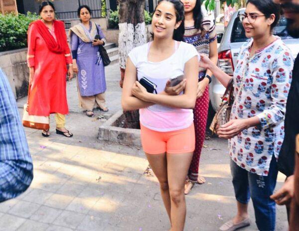 Most Casual Look of Star Kid Jhanvi Kapoor