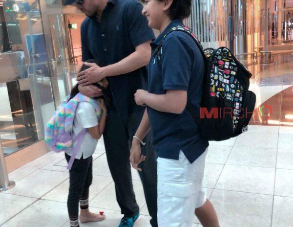 Not-Leaving-Mahesh-Babu-Hand-En-Route-to-Paris