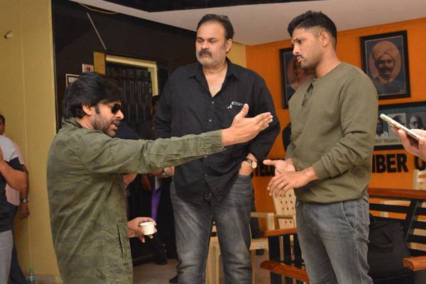 Pawan-Kalyan,-Mega-Family-Protests-at-the-Film-Chamber