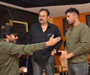 Pawan-Kalyan,-Naga-Babu,-Allu-Arjun-at-MAA-Film-Chamber-Photos