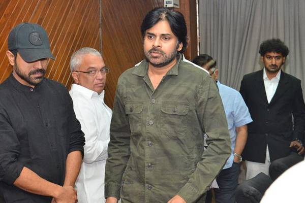Pawan-Kalyan-Receives-First-Legal-Notice-in-War-with-Media