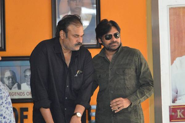 Pawan-Kalyan-Sets-A-Deadline-for-Film-Chamber