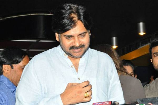 Pawan-Kalyan-Sri-Reddy