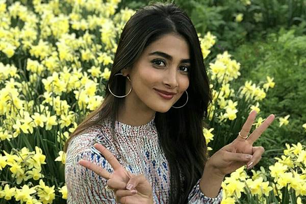 Pooja Hegde Given 15 Mins Only to Do it-