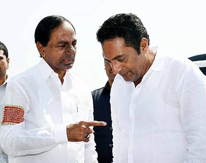 Prakash Raj Becomes New Political Friend of KCR