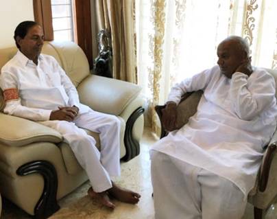 Real-Reason-Behind-KCR-Sudden-Karnataka--Trip