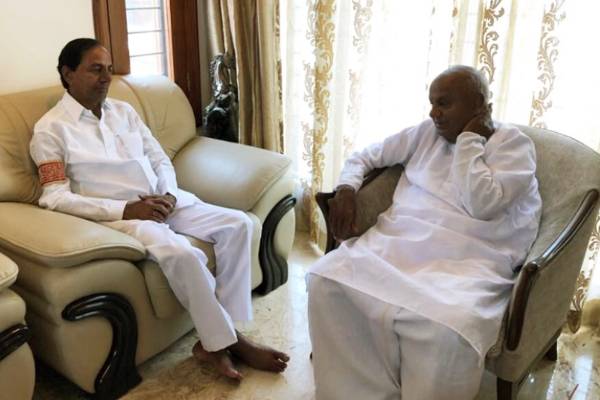 Real-Reason-Behind-KCR-Sudden-Karnataka-Trip