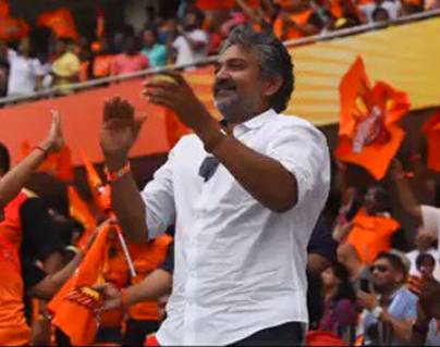 S.-S.-Rajamouli-Relaxed-&-Cheering-at--Grounds
