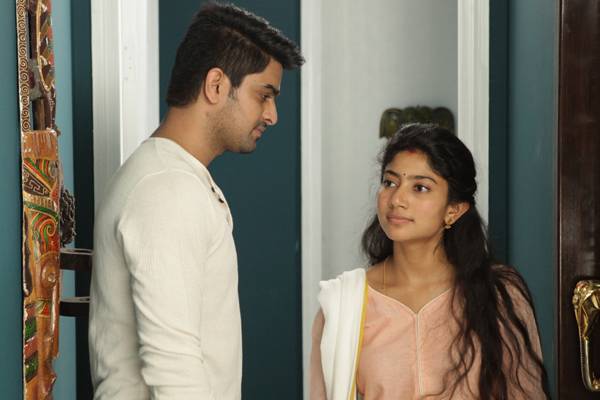 Sai-Pallavi--Karu-Title-Diya