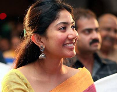 Sai Pallavi Speaks of Dhanush's Way on Sets