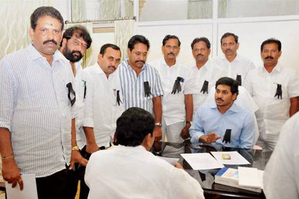 YSR-Congress-MLAs-To-Resign-for-Special-Status